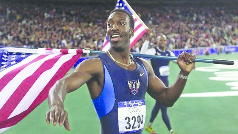 ചിത്രം:Vol5p617 American Michael Johnson after winning the 400m at the Sydney Olympics in 2000.jpg