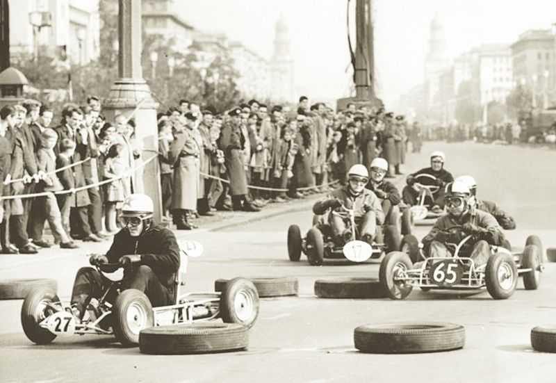 ചിത്രം:Vol5p212 Kart racing in the streets of East Berlin in 1963.jpg