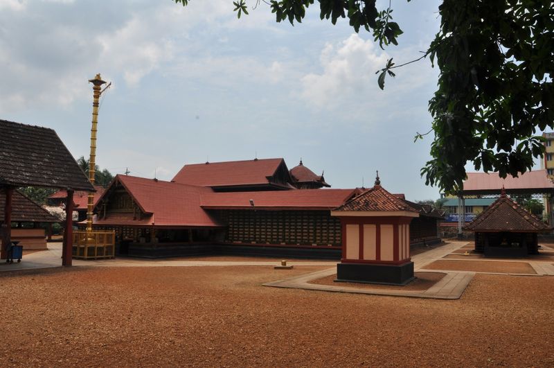 ചിത്രം:Vol9 17 thirunakkaratemple.jpg