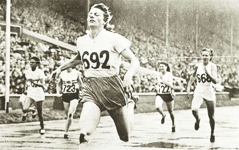 ചിത്രം:Vol5p617 Fanny Blankers-Koen, known as 'the Flying Housewife', crosses the finish line to win the 200 metr.jpg
