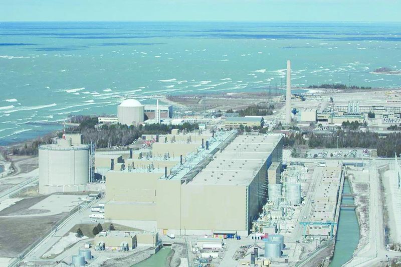 ചിത്രം:Vol7p62 Bruce Nuclear Generating Station near Kincardine, Ontario.jpg