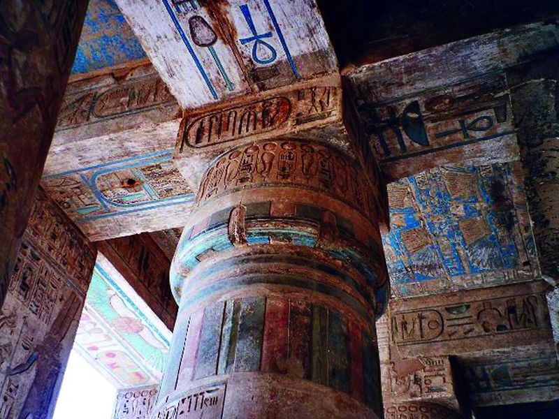 ചിത്രം:Vol3p202 Ceiling decoration in the peristyle hall of Medinet Habu, an example of ancient Egyptian architec.jpg