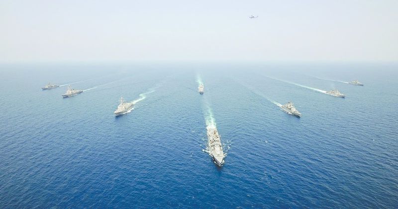 ചിത്രം:Vol3p836 IN-USN ships in formation Malabar.jpg