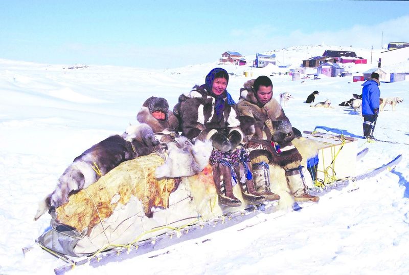 ചിത്രം:Vol7p62 A traditional dog sled (qamutik), today almost entirely replaced by the snowmobile, except for fe.jpg