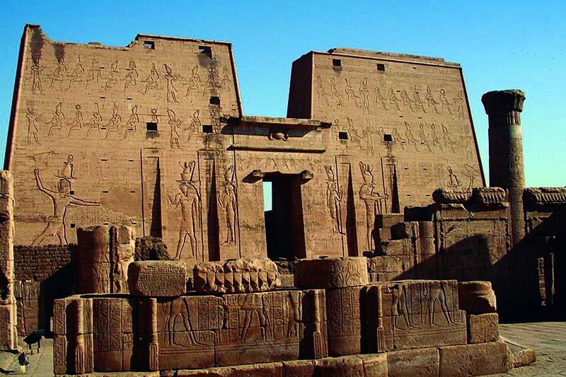 ചിത്രം:Vol3p202 The well preserved Temple of Horus at Edfu is an example of Egyptian architecture and architectur.jpg