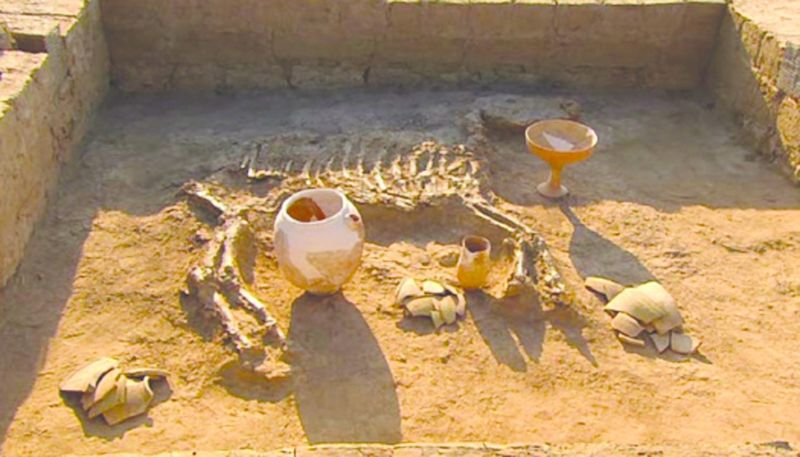 ചിത്രം:Vol5p212 This king's tomb in the Indo-European settlement in the Karakum (modern Turkmenistan) contains a .jpg