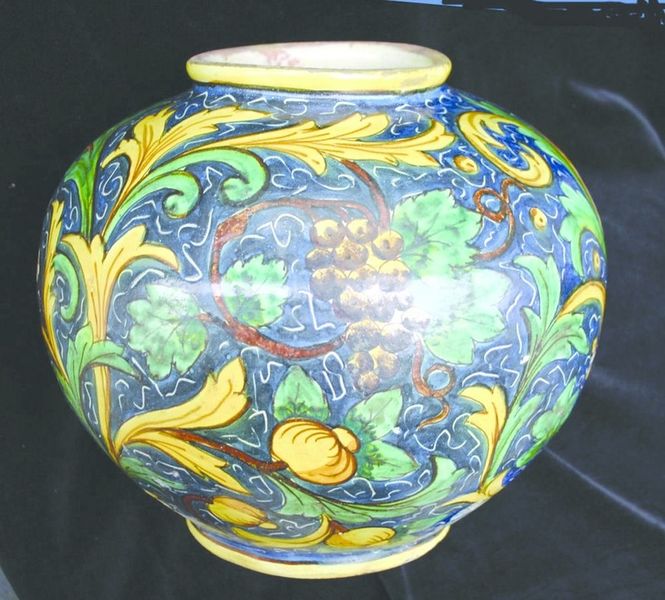 ചിത്രം:Vol6p655 Italian maiolica jar.jpg