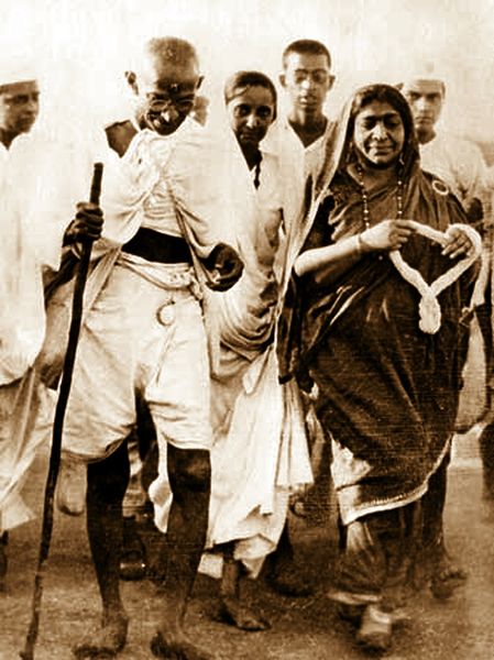 ചിത്രം:Vol4p17 Dendy Yatra (1930 march) & Sarojinu nayidu.jpg