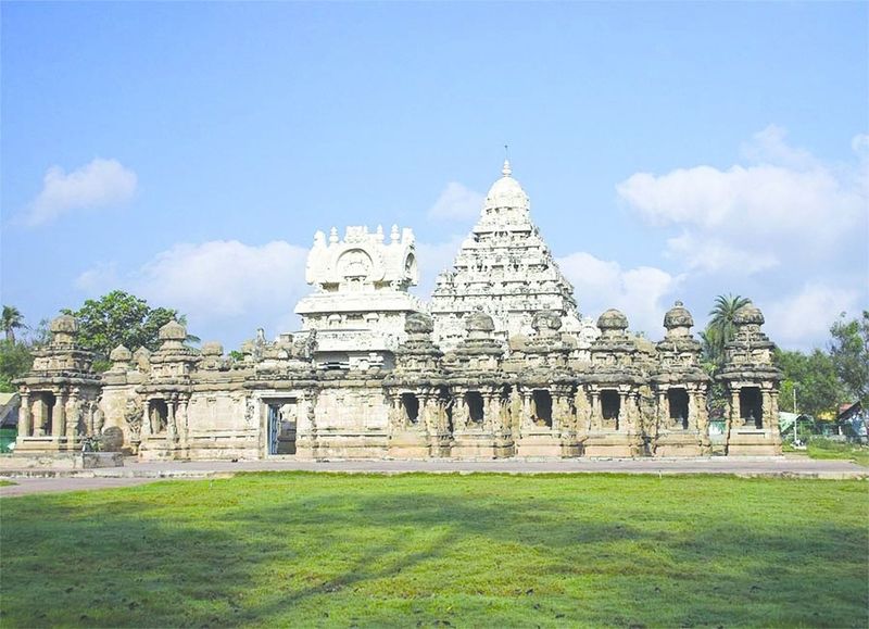 ചിത്രം:Vol7p17 one of the oldest Pallava monument Kailasanathar Temple, Kanchipuram, TamilNadu, India.jpg