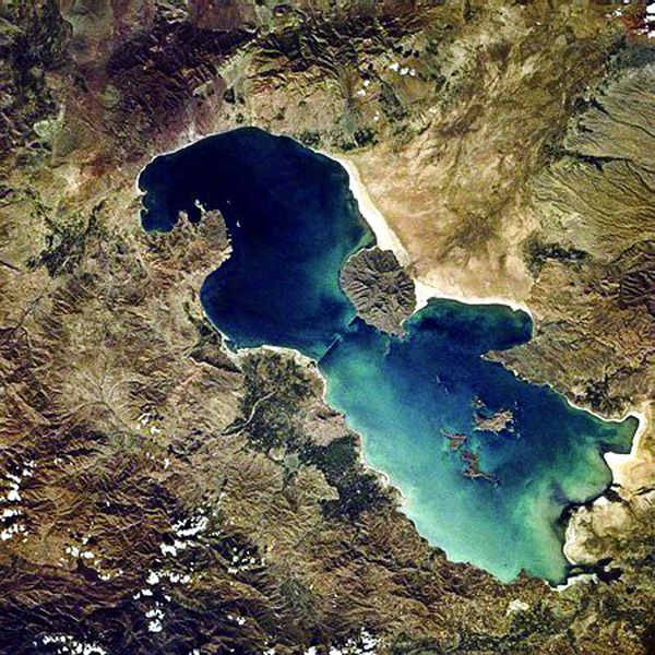 ചിത്രം:Vol4p218 Lake-Uromia-NASA.jpg