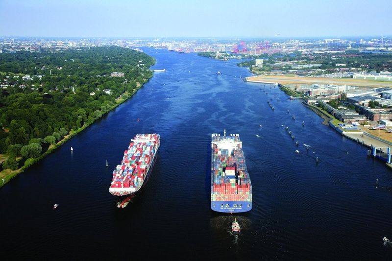 ചിത്രം:Vol5p329 Two large container ships on the River Elbe.jpg