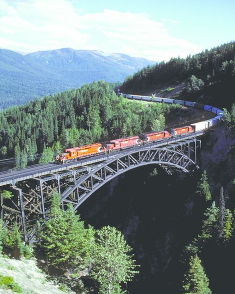 ചിത്രം:Vol7p62 A CPR freight train in Rogers Pass.jpg