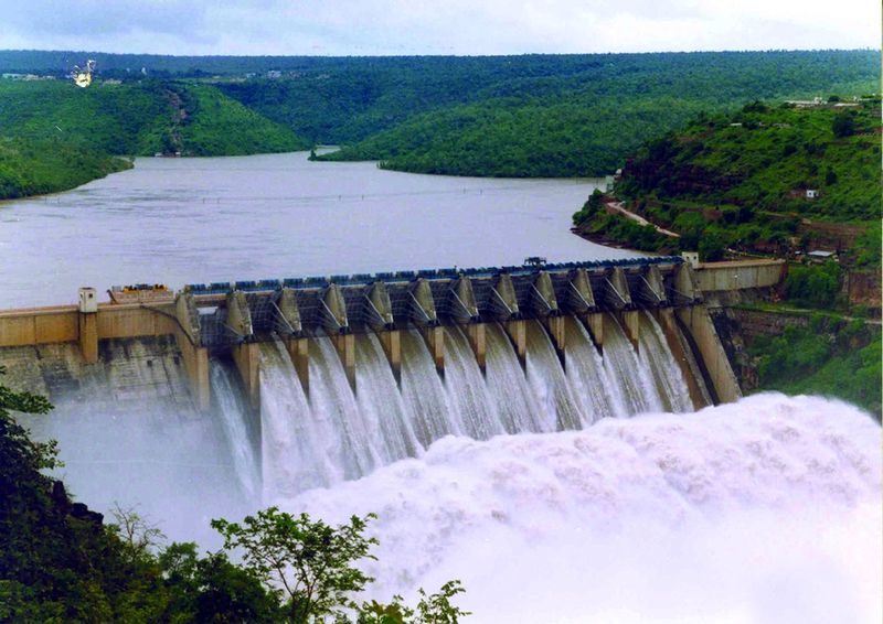 ചിത്രം:Vol4p17 Indian Nadeethada padhathikal-Bhakra-Nangal-Dam.jpg
