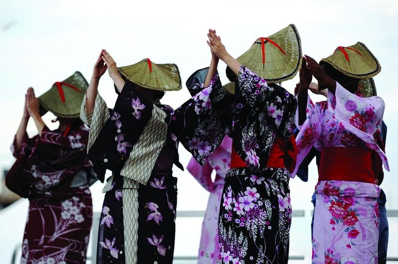 ചിത്രം:Vol5p433 Japanese Folk Dance (Yumemirai Ren).jpg