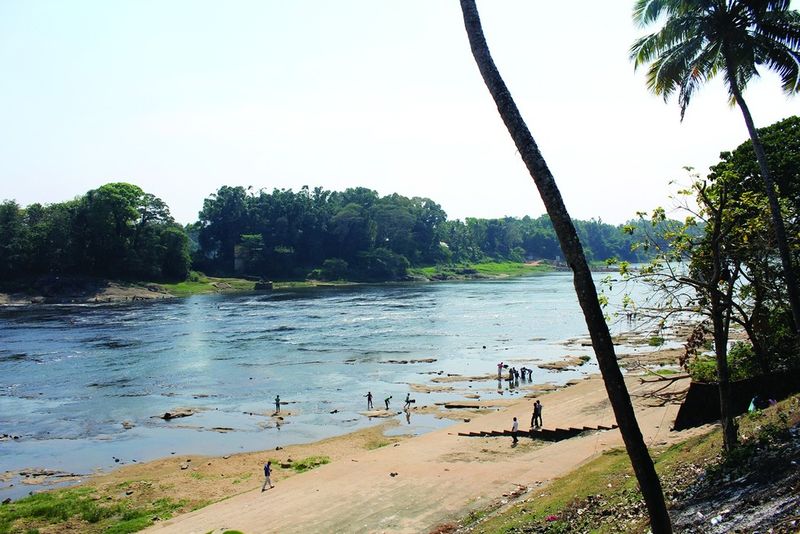 ചിത്രം:Vol5p218 River Periyar at Malayattoor,Near St.Thomas Church,Malayattoor.jpg