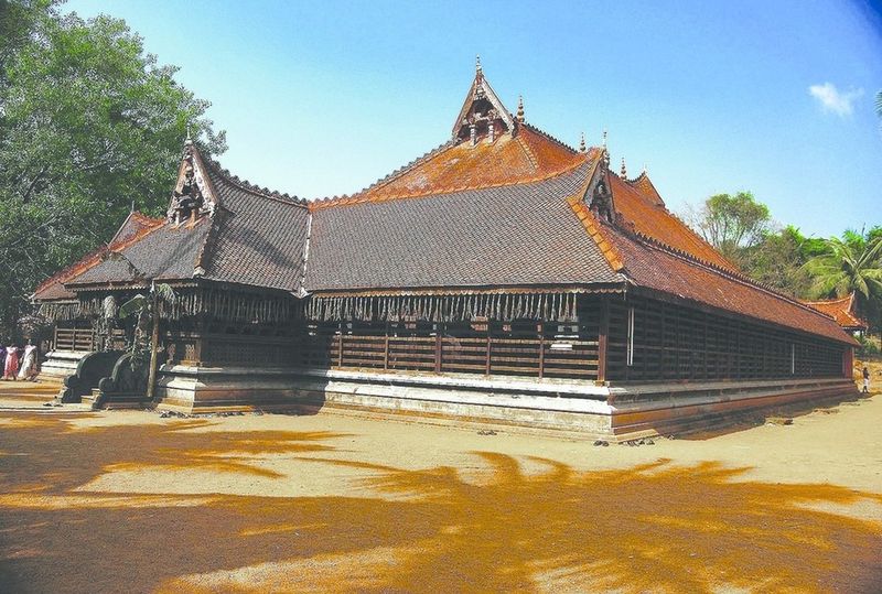 ചിത്രം:Vol7p798 Koothambalam at Kerala Kalamandalam.jpg