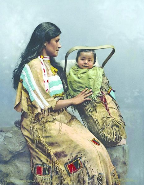 ചിത്രം:Vol5p617 Chippewa-Woman-and-Infant.jpg