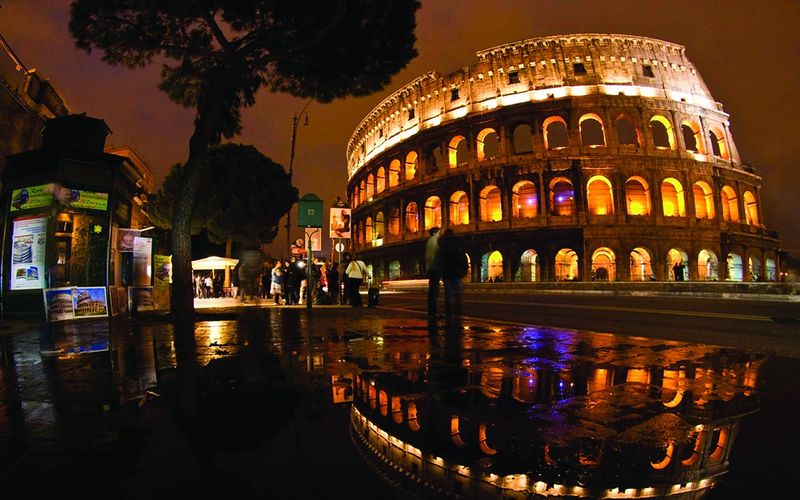 ചിത്രം:Vol4p274 great-roman-coliseum-at-night.jpg