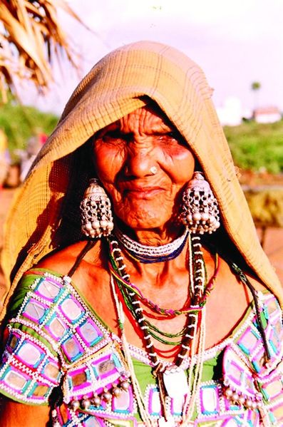 ചിത്രം:Vol3p110 tribal woman andhra.jpg