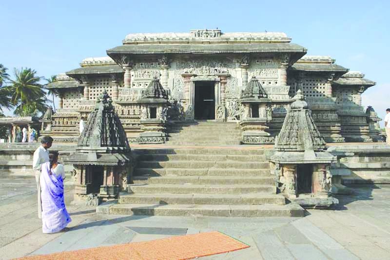 ചിത്രം:Vol6p545 Karnataka-Belur Chinnakesave temple.jpg